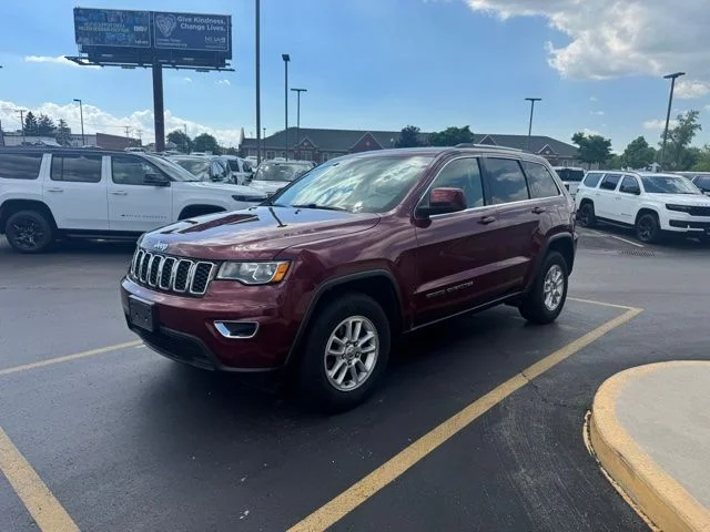 Used 2019 Velvet Red Pearlcoat Jeep Laredo E image 4