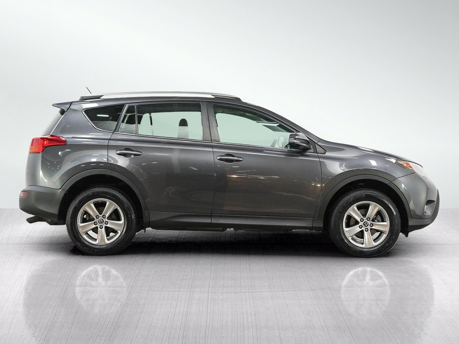 Used 2015 Magnetic Gray Metallic Toyota Xle image 7
