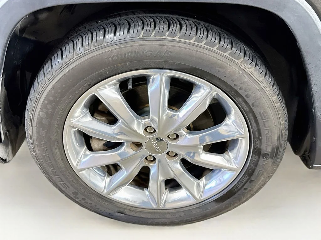 Used 2016 Gray Jeep Limited image 41