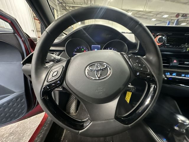 Certified Used 2018 Pearl Toyota XLE image 15