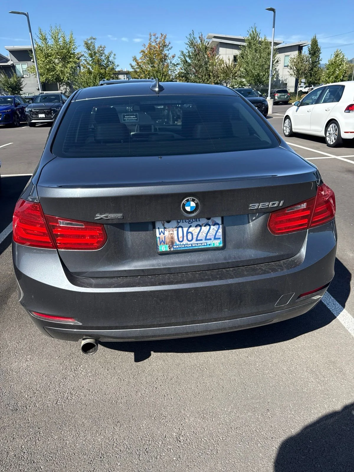 Used 2015 Gray BMW 320i xDrive image 3