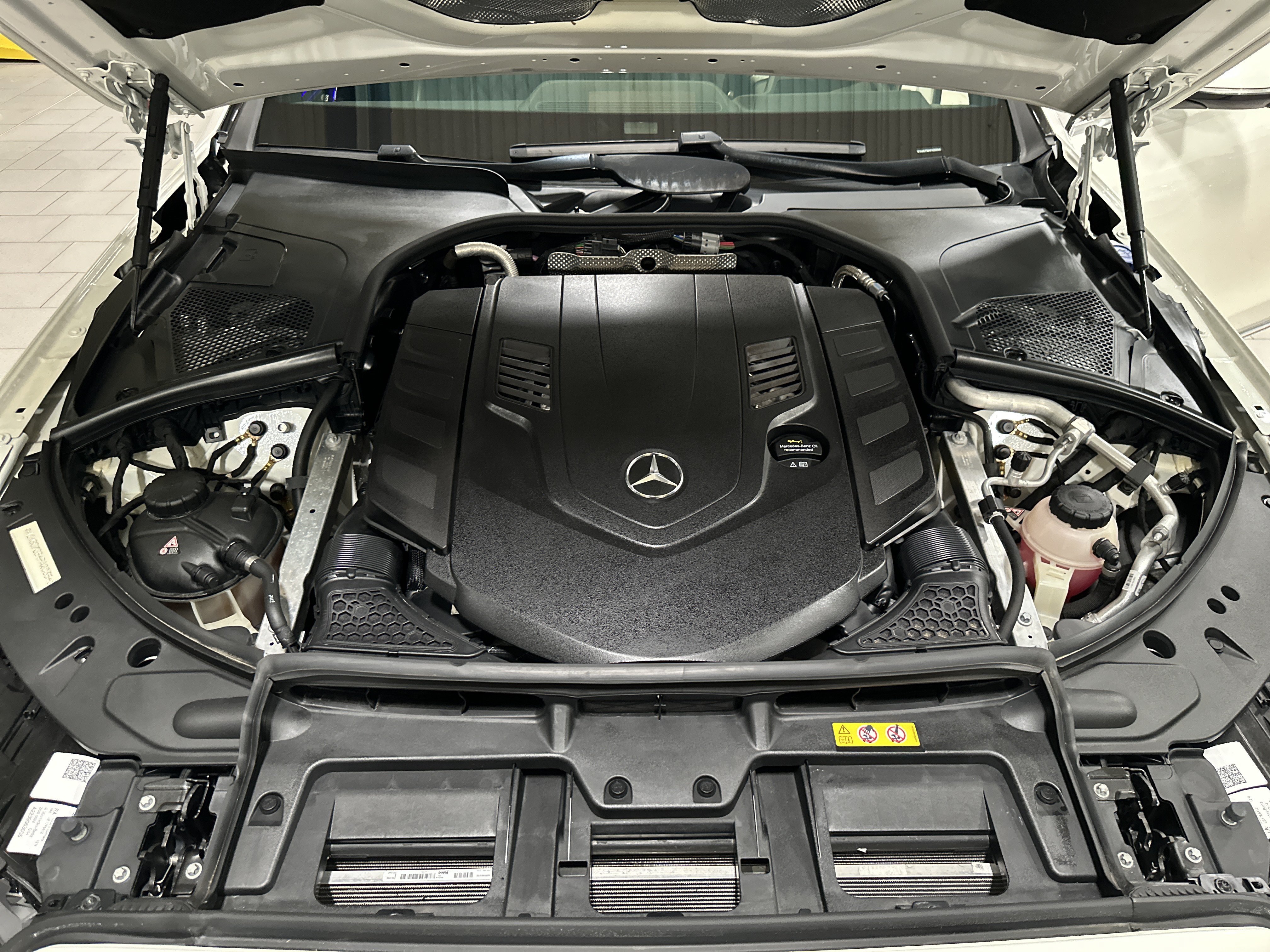 Certified Used 2023 MANUFAKTUR Diamond White Mercedes-Benz S 580 image 15