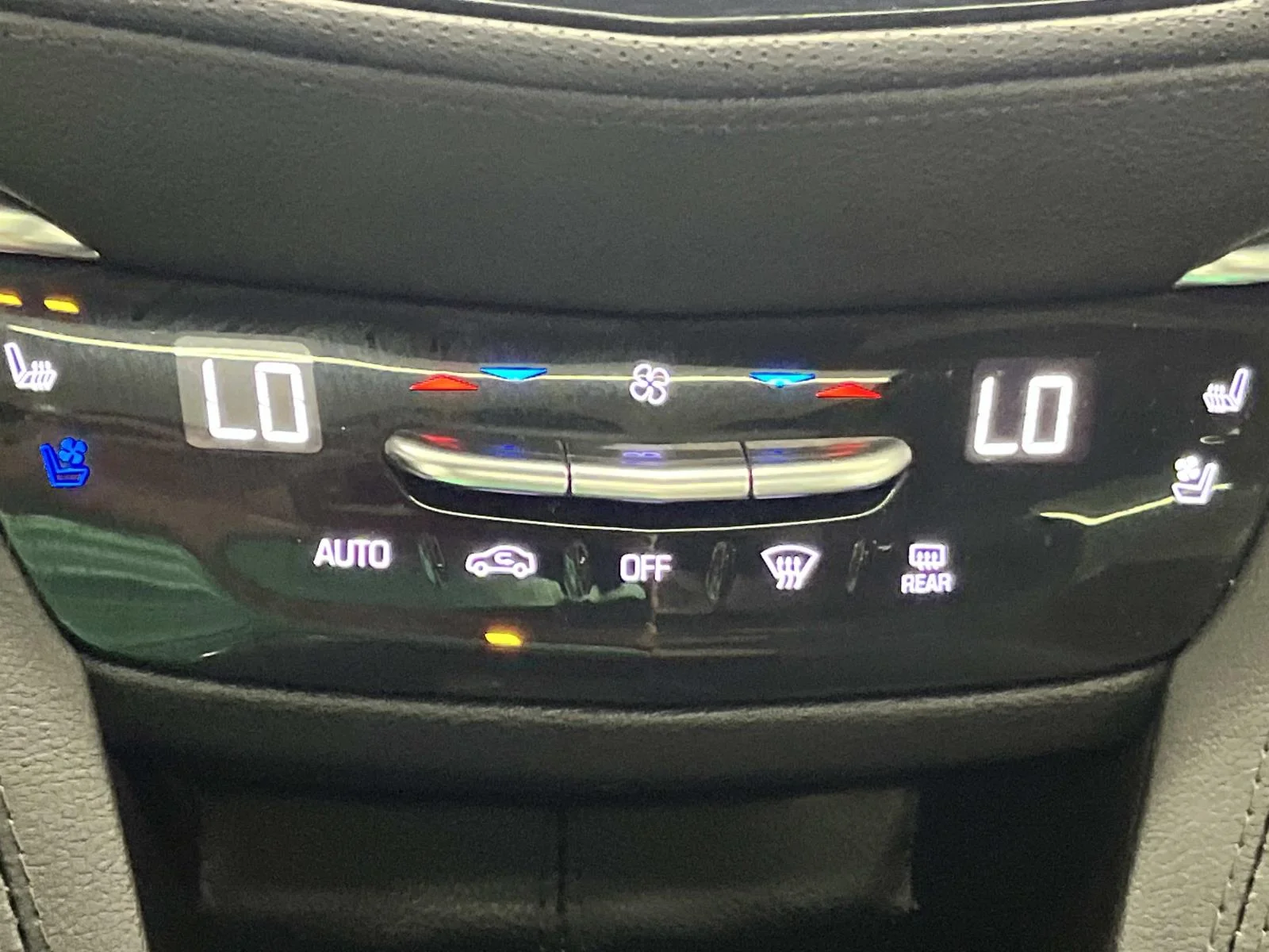 Used 2022 CRYSTAL WHITE TRICOAT Cadillac AWD Sport image 22