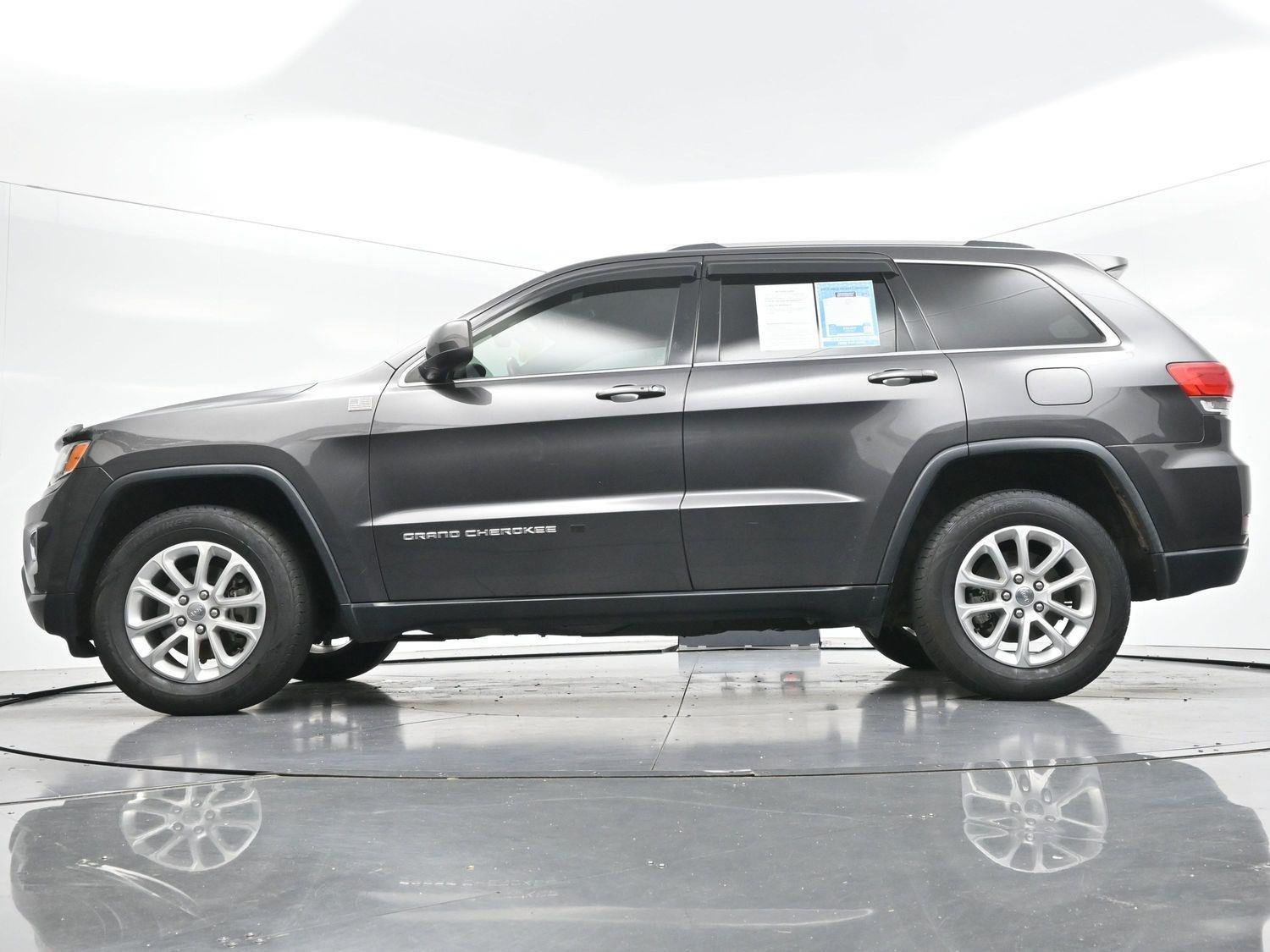 Used 2016 Granite Crystal Metallic Clearcoat Jeep Laredo image 44
