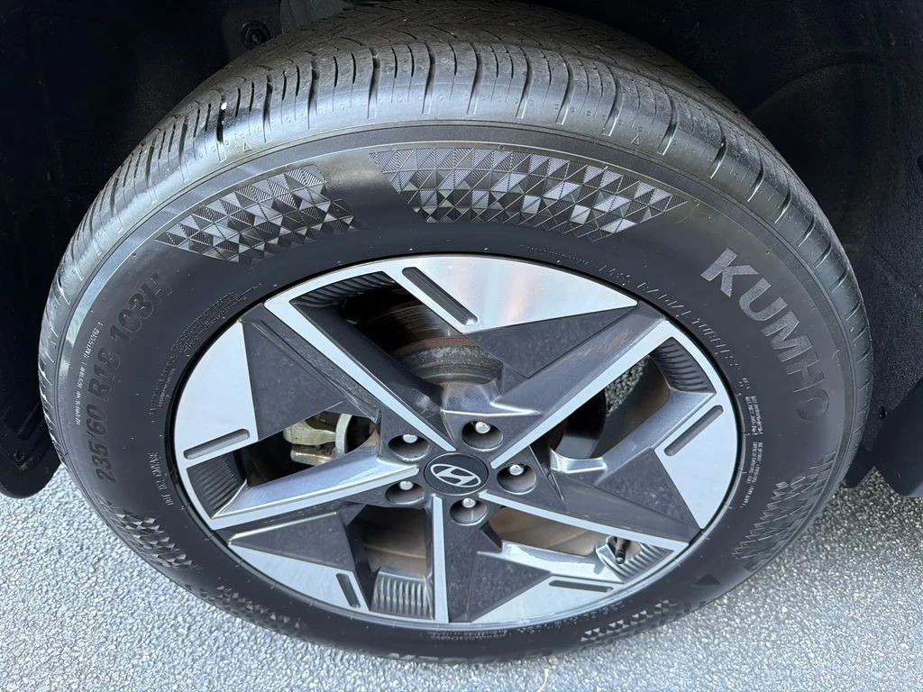 Used 2025 Gray Hyundai SEL Convenience image 17