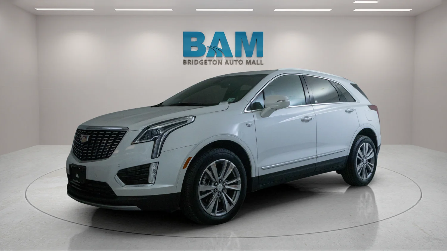 Used 2025 Crystal White Tricoat Cadillac Premium Luxury image 3