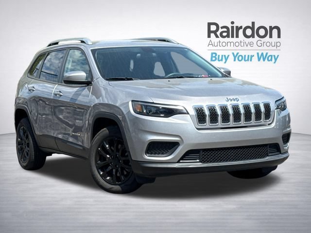 Used 2020 Billet Silver Metallic Clearcoat Jeep Latitude image 1