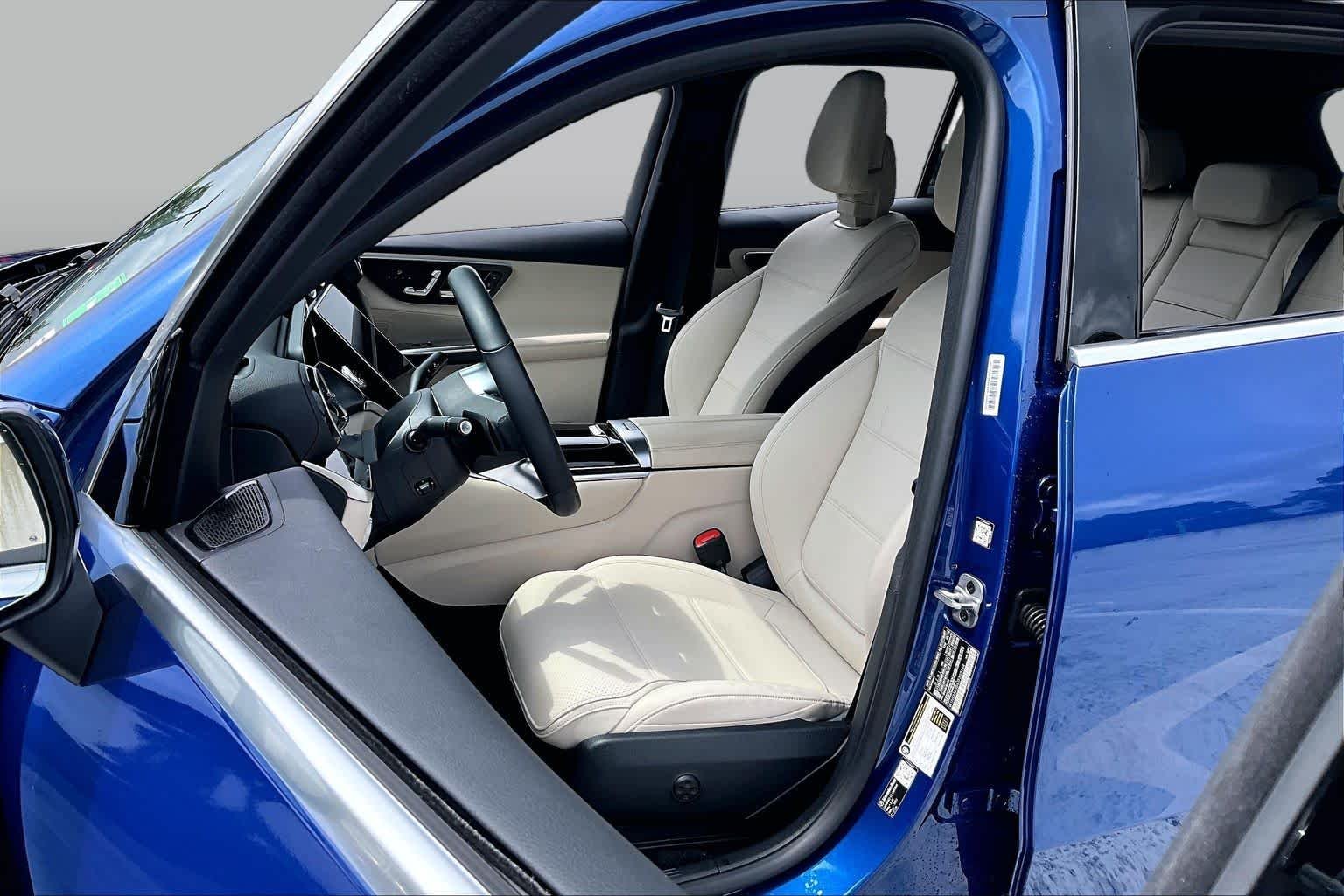 Used 2026 Starling Blue Metallic Mercedes-Benz GLC 300 image 8