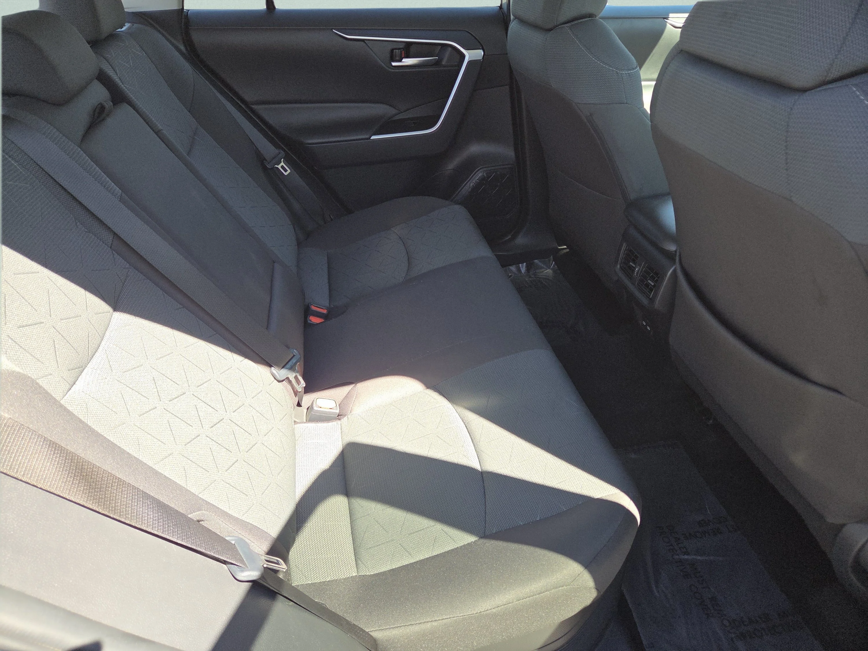 Used 2025 Silver Sky Metallic Toyota XLE image 28