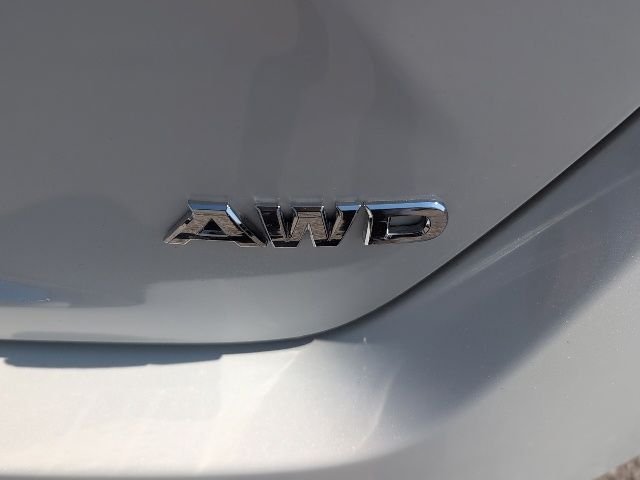 Used 2020 White Nissan 2.5 SR image 19
