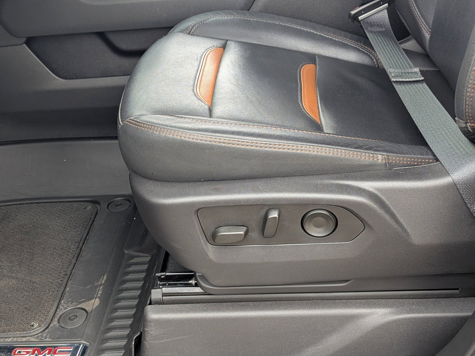Used 2024 Onyx Black GMC AT4 image 20