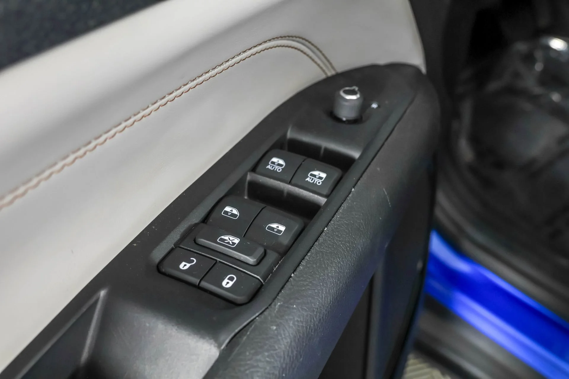 Used 2023 Blue Jeep Limited image 33
