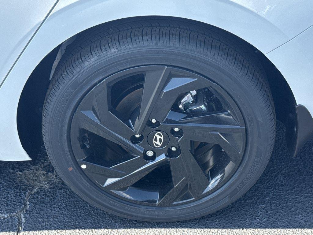 New 2026 White Hyundai SEL Sport Premium image 18