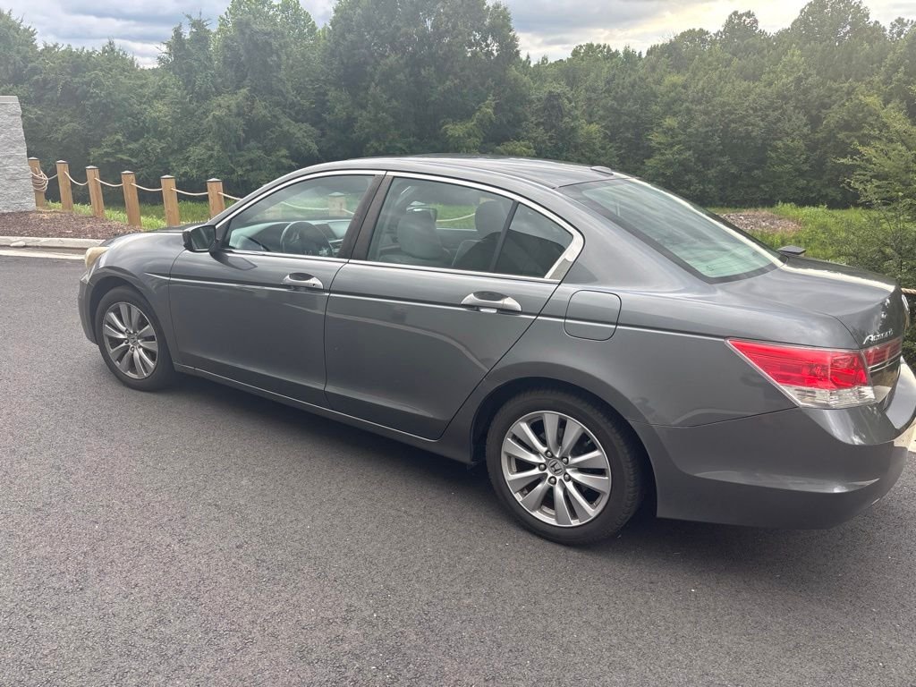 Used 2011 Polished Metal Metallic Honda EX-L image 5