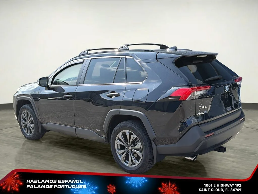 Used 2022 Black Toyota XLE Premium image 4