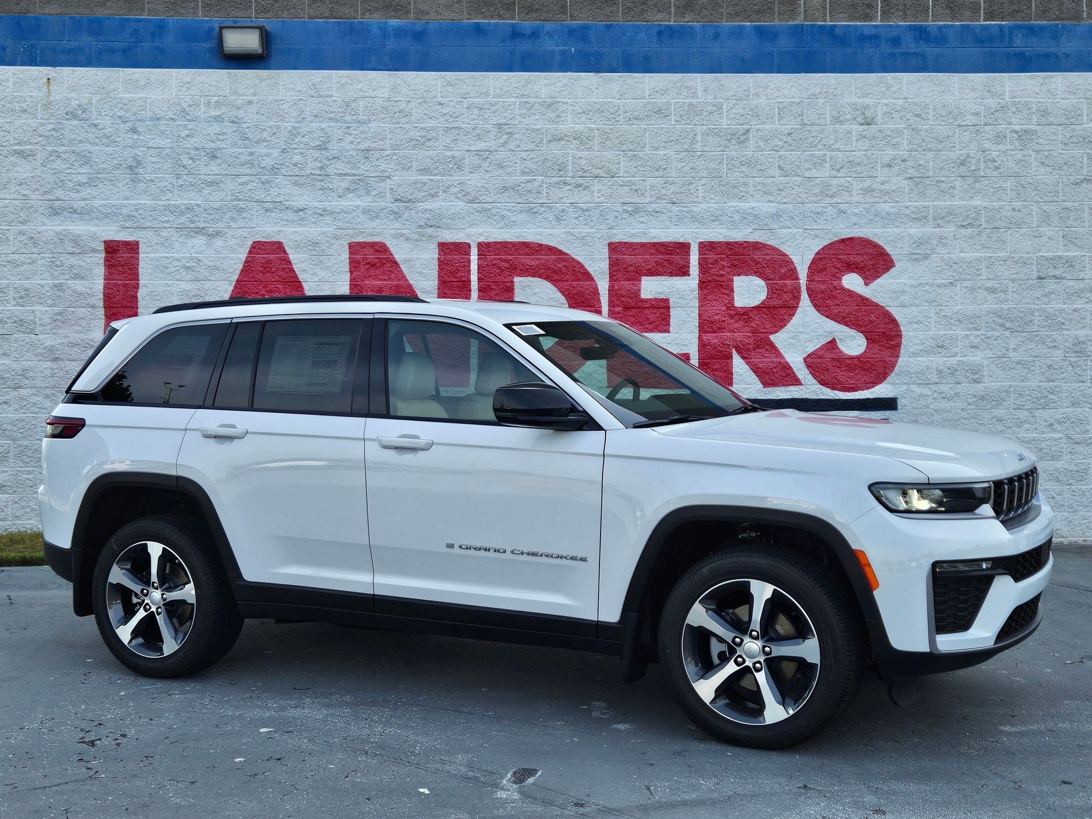 New 2026 Bright White Clear-Coat Exterior Paint Jeep Limited image 1