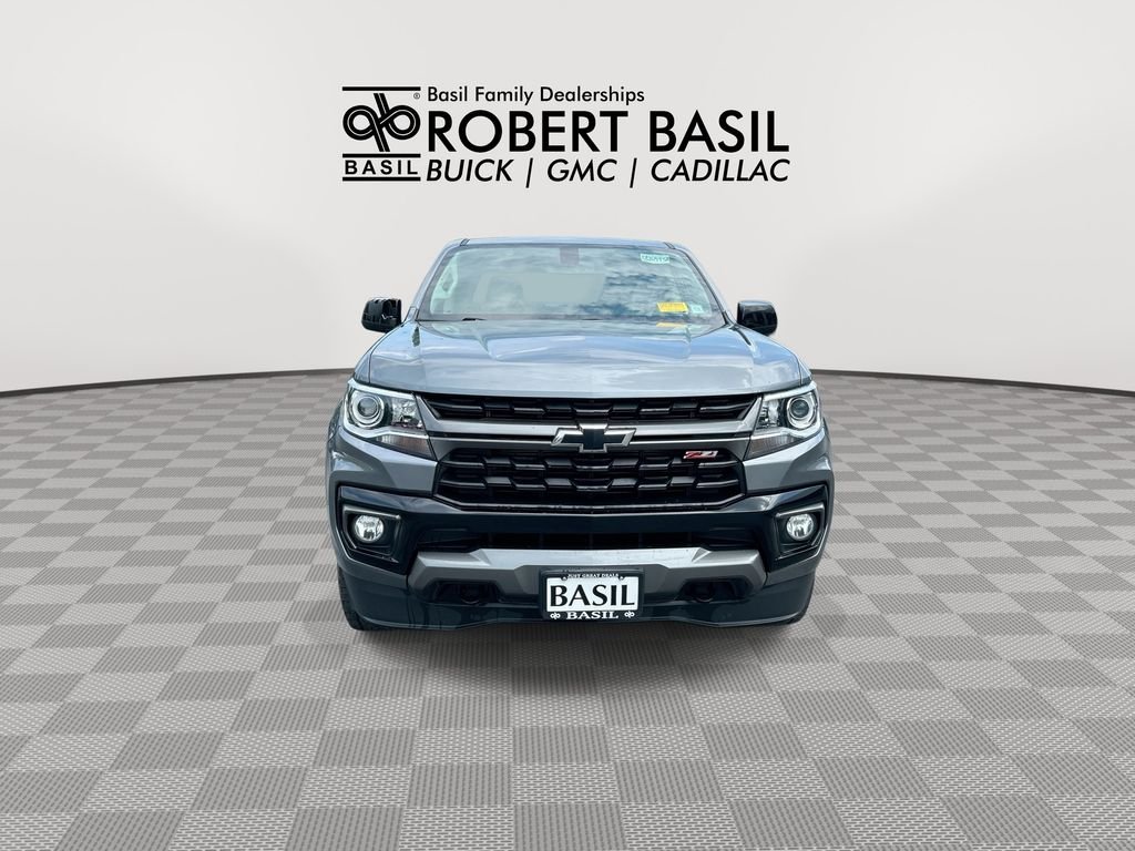 Used 2022 Gray Chevrolet Z71 image 3