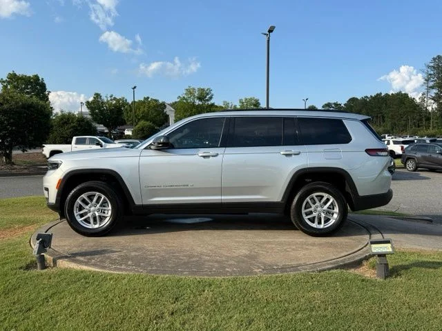 New 2026 Silver Zynith Exterior Paint Jeep Laredo image 4
