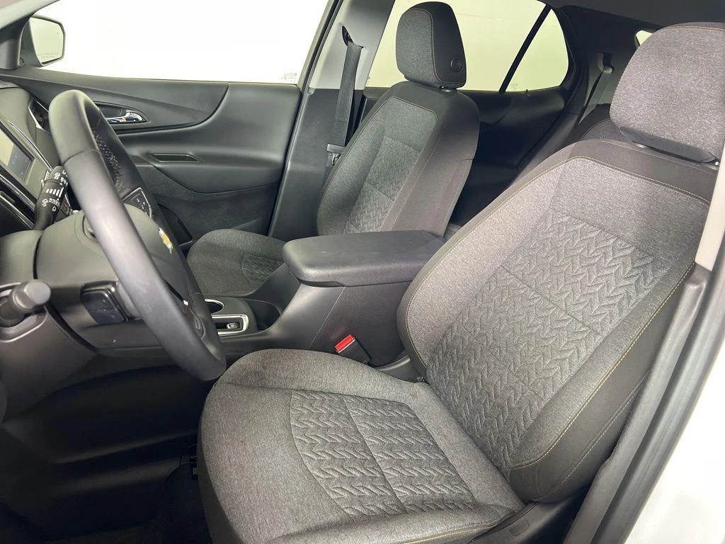 Used 2024 Summit White Chevrolet LT image 4