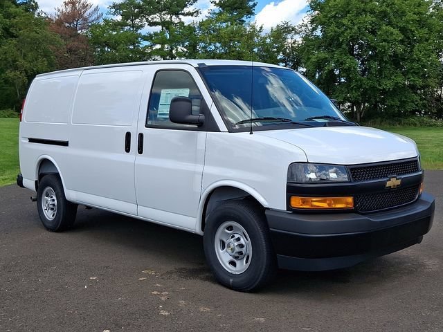 New 2026 Summit White Chevrolet WT image 2