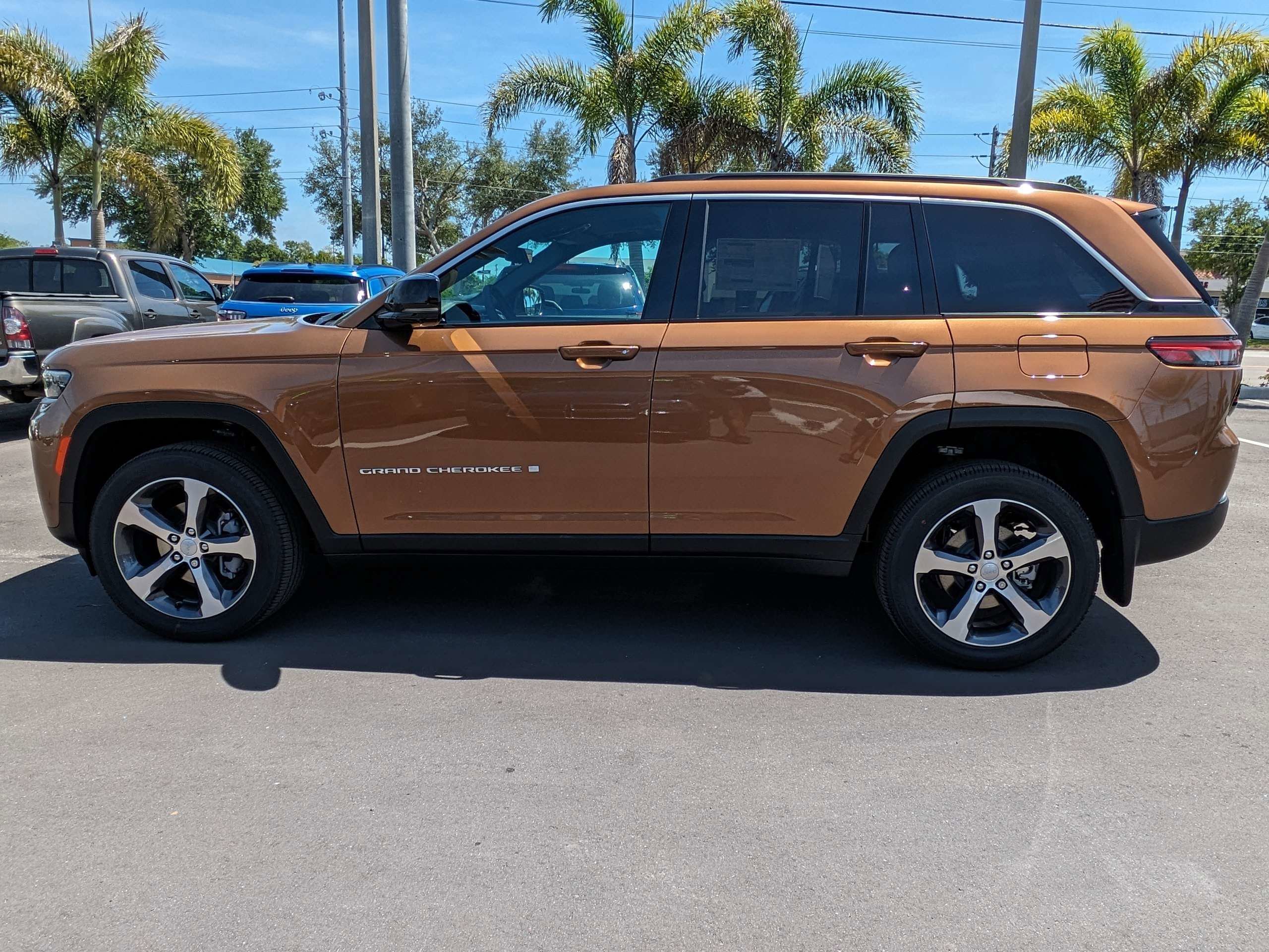 New 2026 Copper Shino Metallic Clear-Coat Exterior Paint Jeep Limited image 7