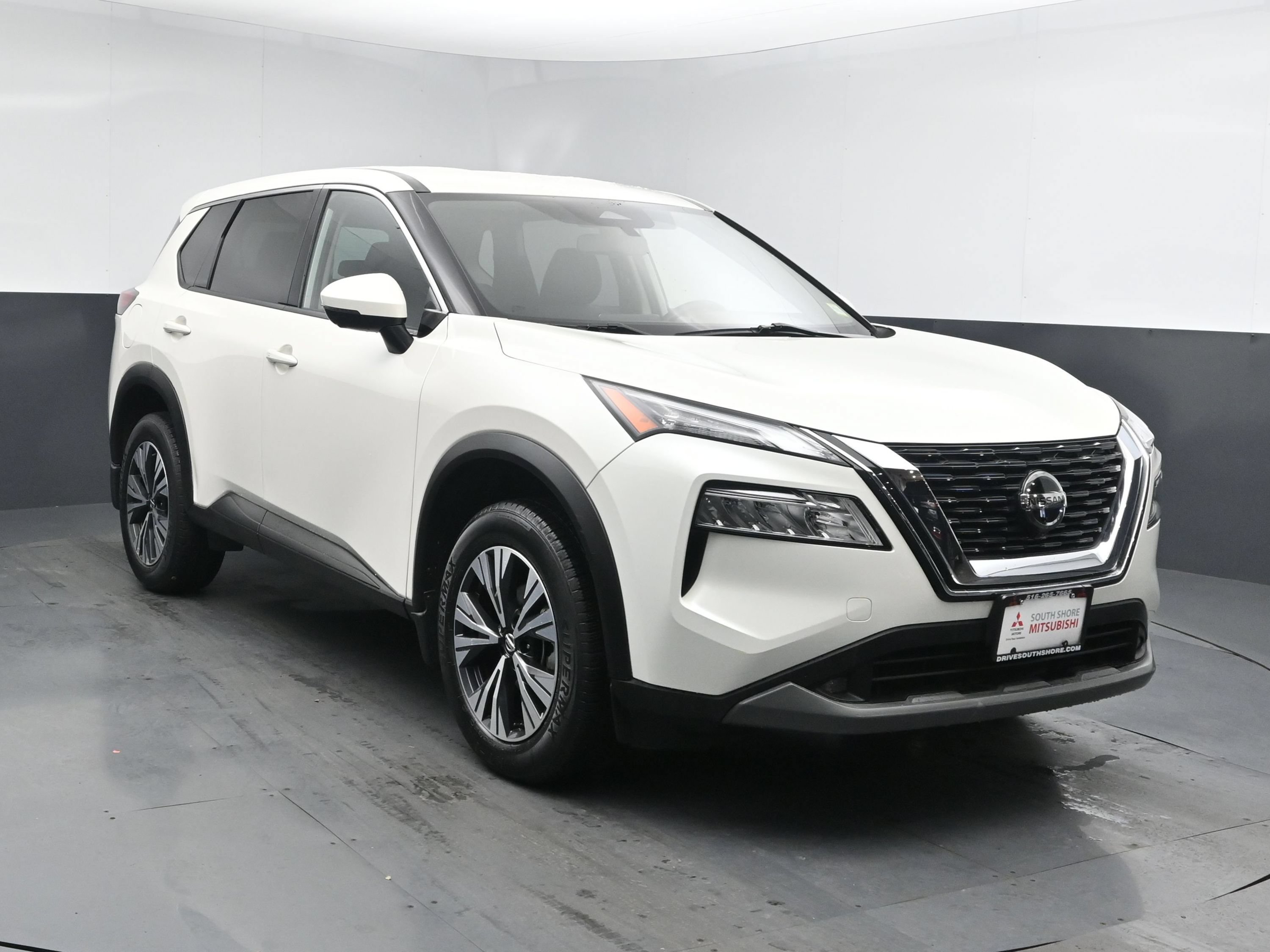 Used 2021 Pearl White Tricoat Nissan SV image 2
