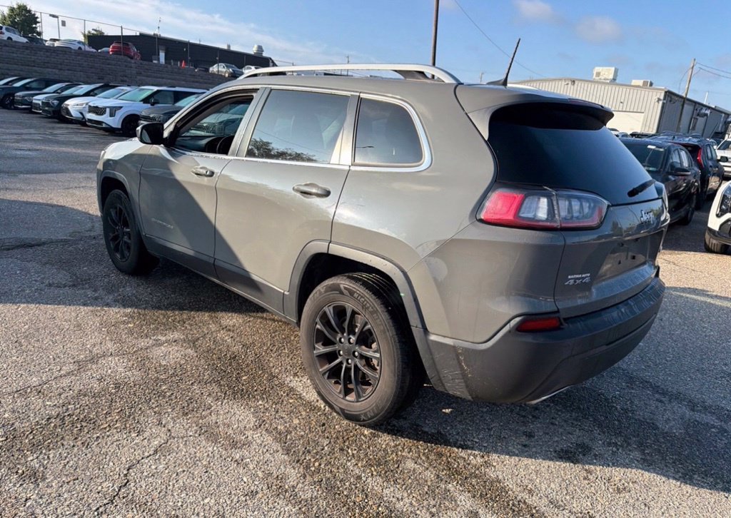 Used 2021 Gray Jeep Latitude Lux image 6