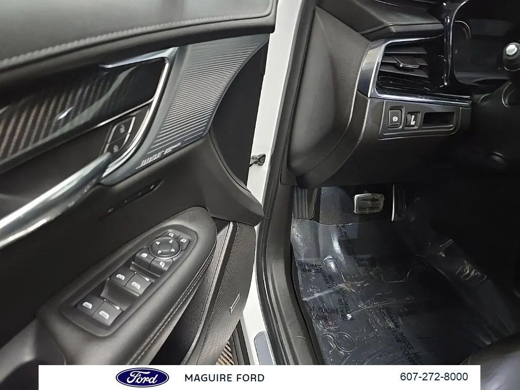 Used 2021 White Cadillac Sport image 32