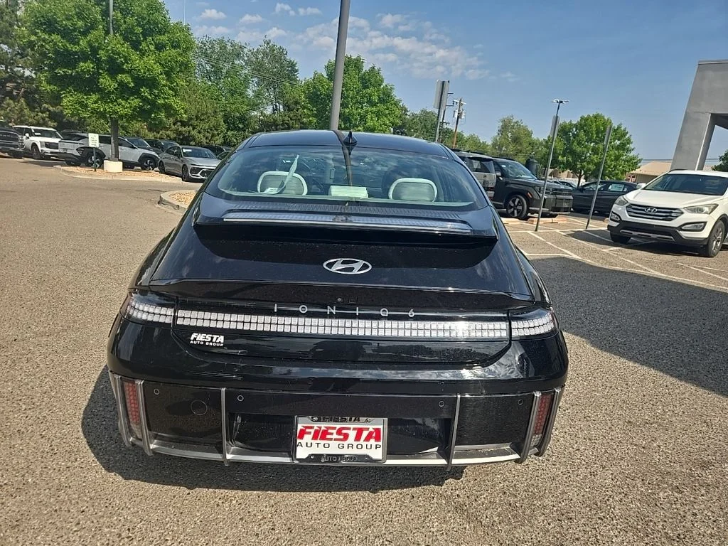 Used 2023 Black Hyundai Limited image 4