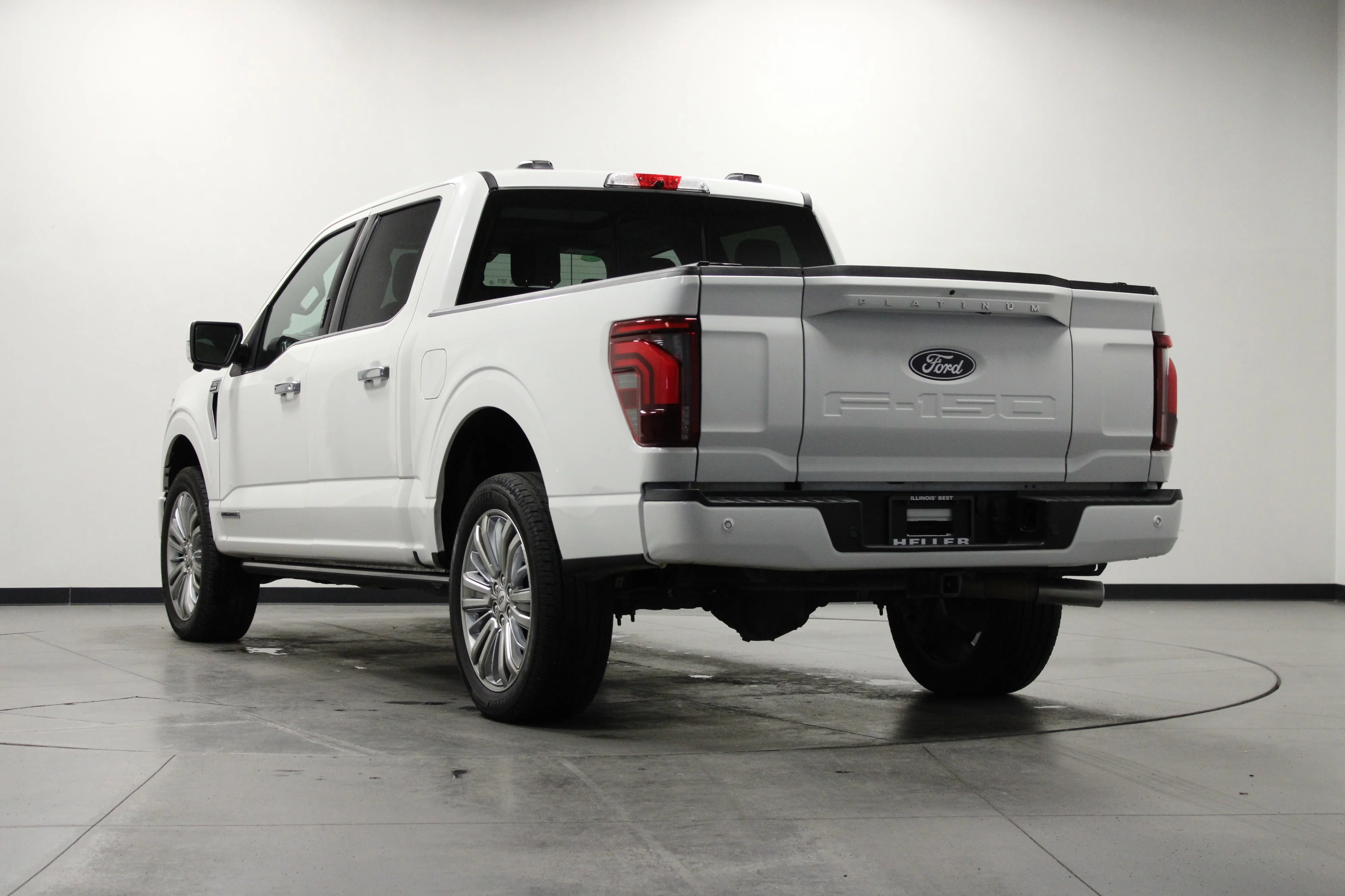 Used 2024 Star White Metallic Tri-Coat Ford Platinum image 6