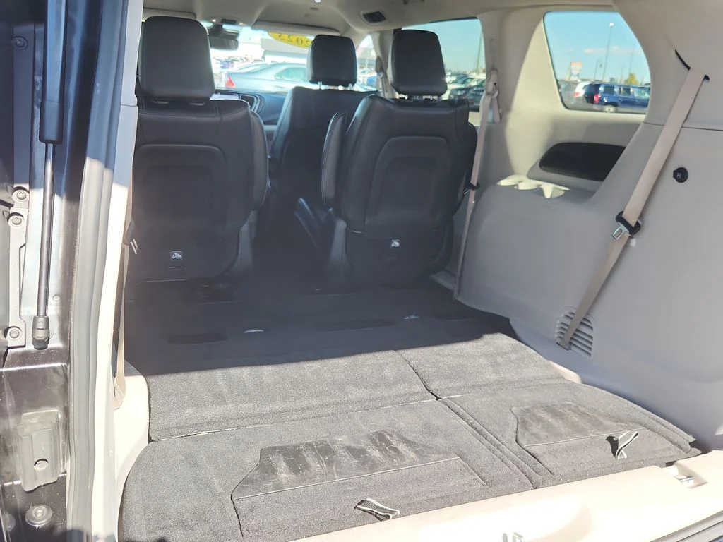 Used 2023 Black Chrysler Touring L image 12