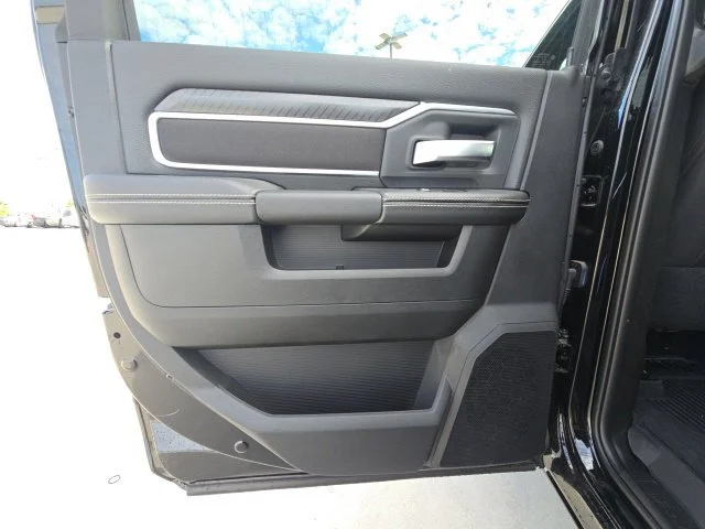 New 2027 Diamond Black Crystal Pearl-Coat Exterior Paint RAM Big Horn image 18