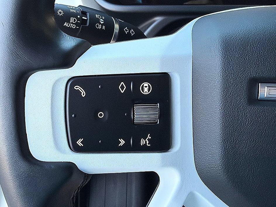 Used 2024 Fuji White Land Rover S image 17