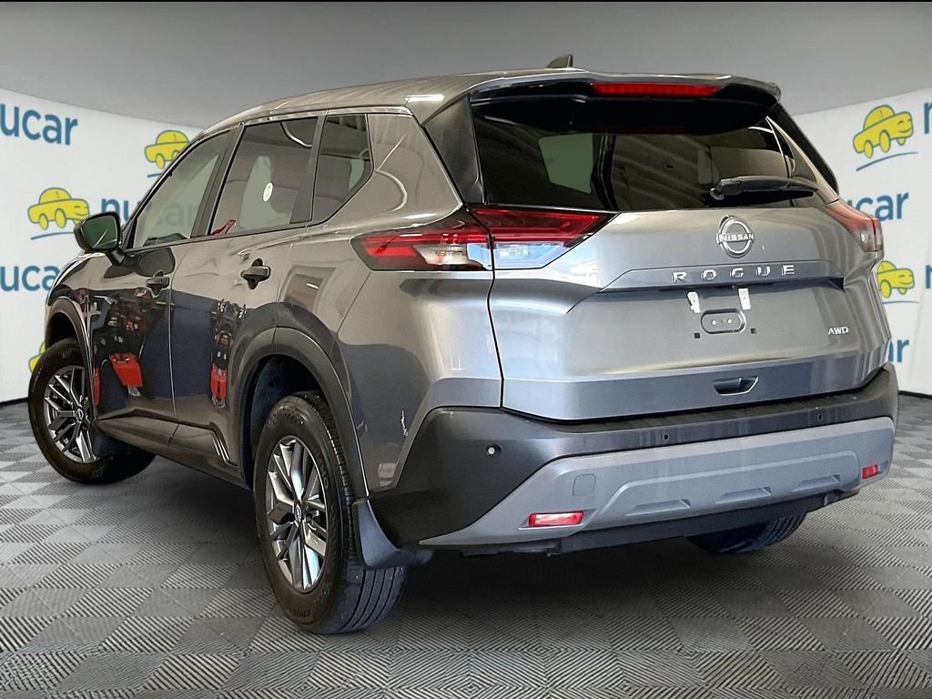 Used 2023 Gray Nissan S image 4