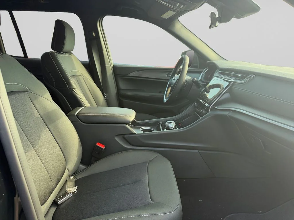 2025 Jeep Grand Cherokee Laredo - Photo 17