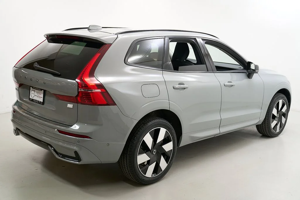 Certified Used 2024 Vapour Grey Volvo Plus image 9