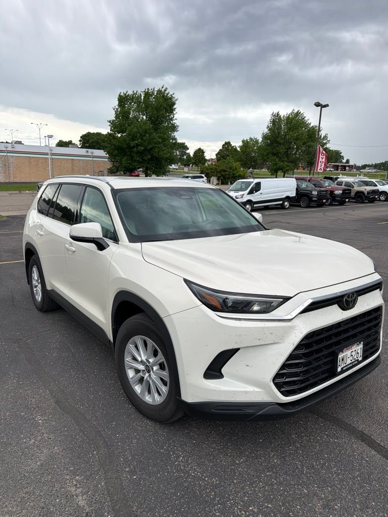 Used 2024 White Toyota XLE image 5