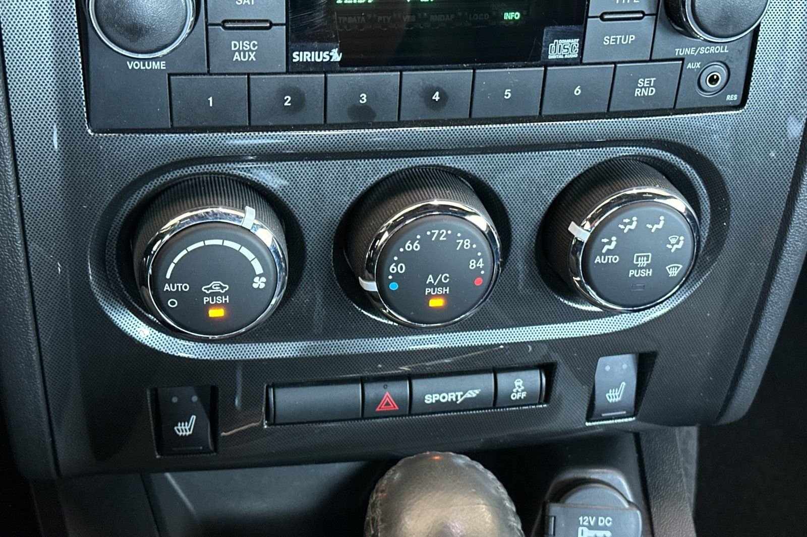 Used 2013 White Dodge SXT image 19