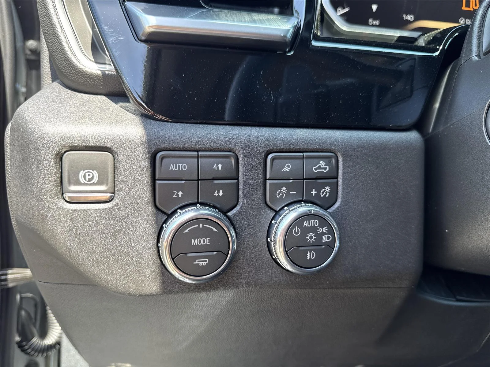 New 2026 Sterling Metallic GMC SLT image 31