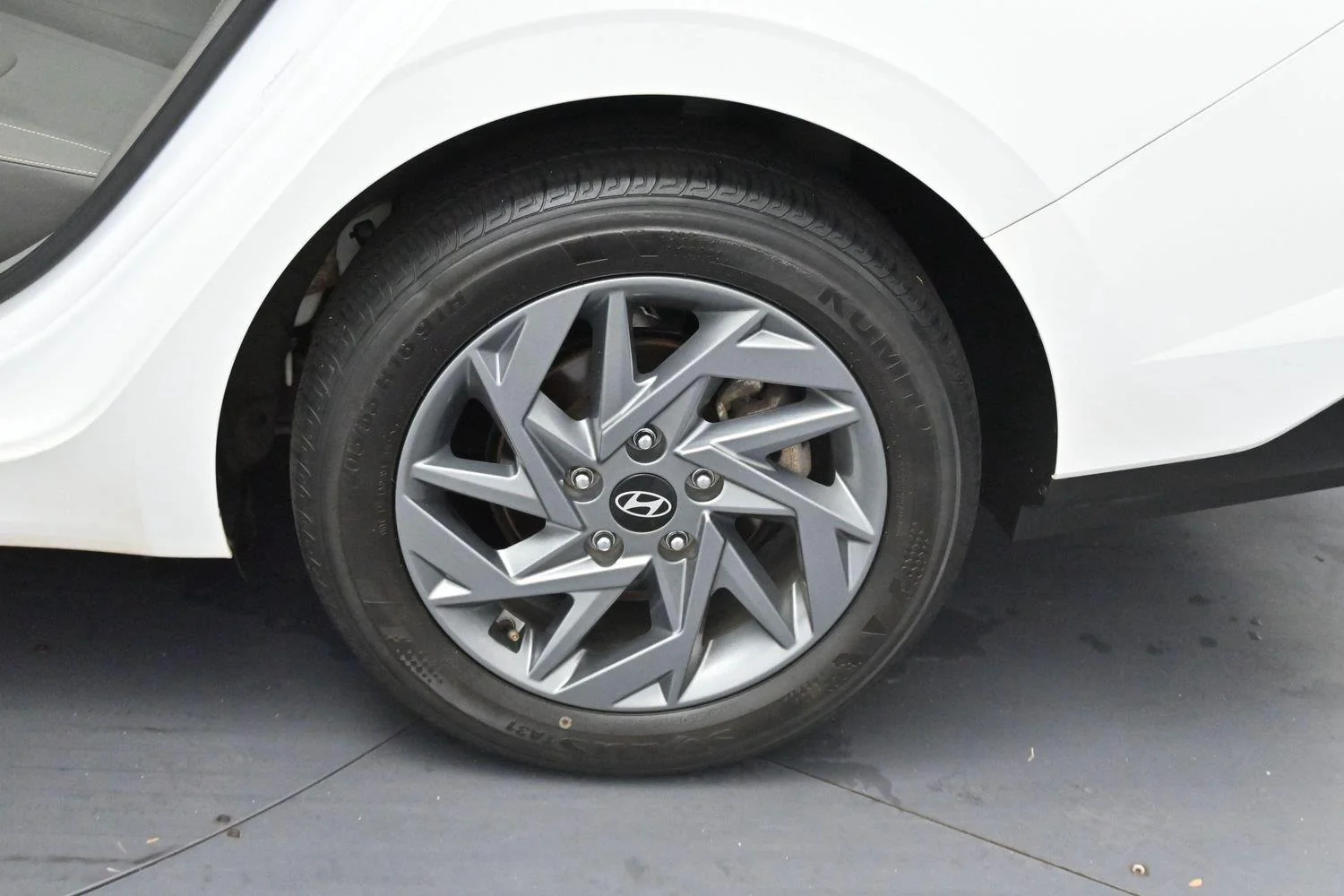 Used 2024 Serenity White Hyundai SEL image 32