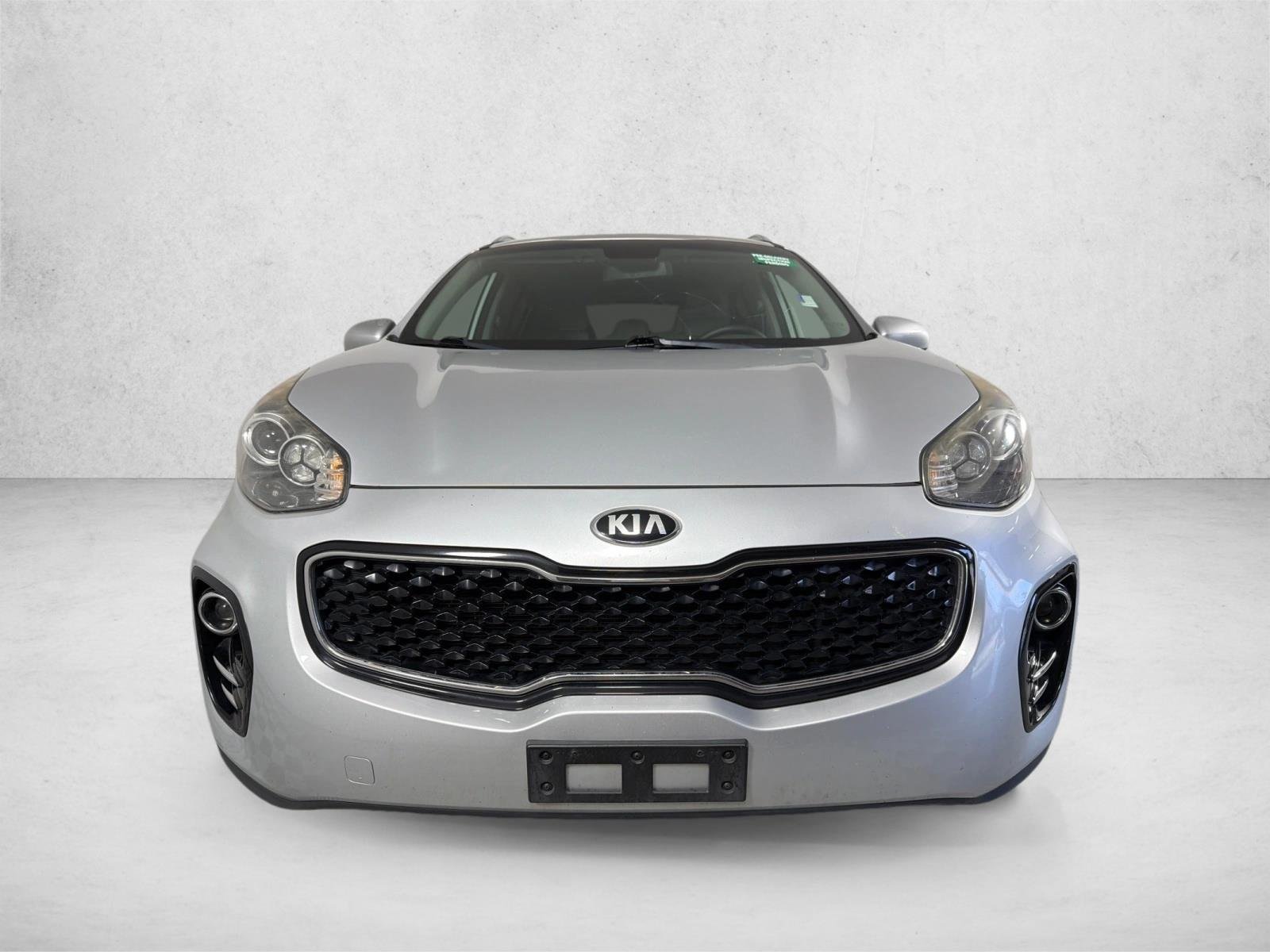Used 2017 Sparkling Silver Kia LX image 8