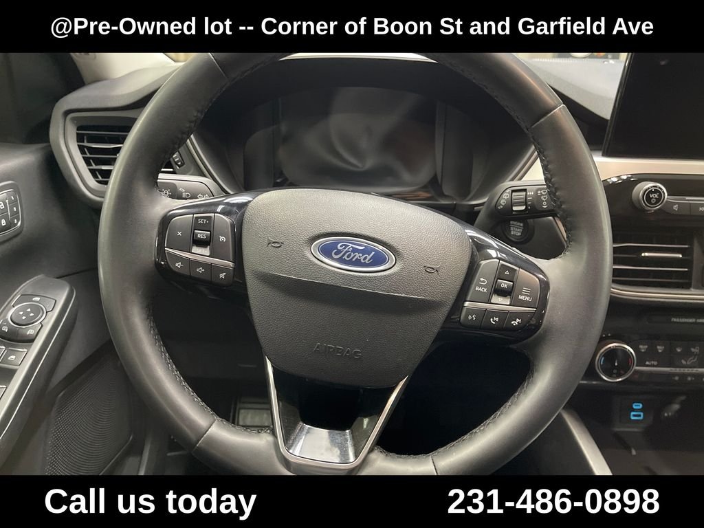 Used 2022 Red Ford SEL image 20