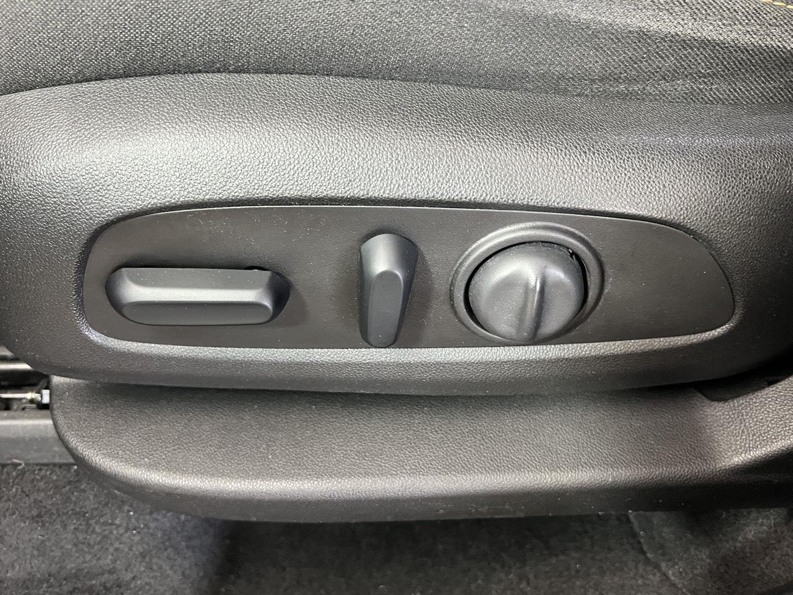 Used 2018 Mosaic Black Metallic Chevrolet LT Cloth image 7