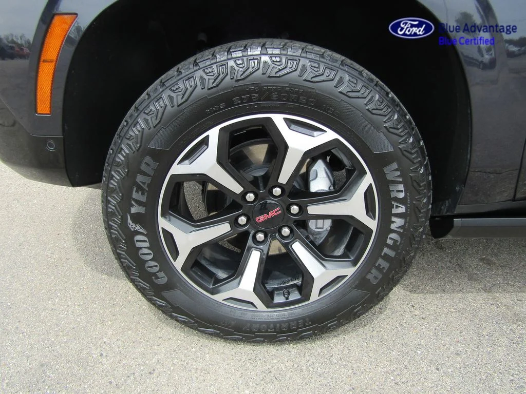 Certified Used 2025 Titanium Rush Metallic GMC AT4 image 11