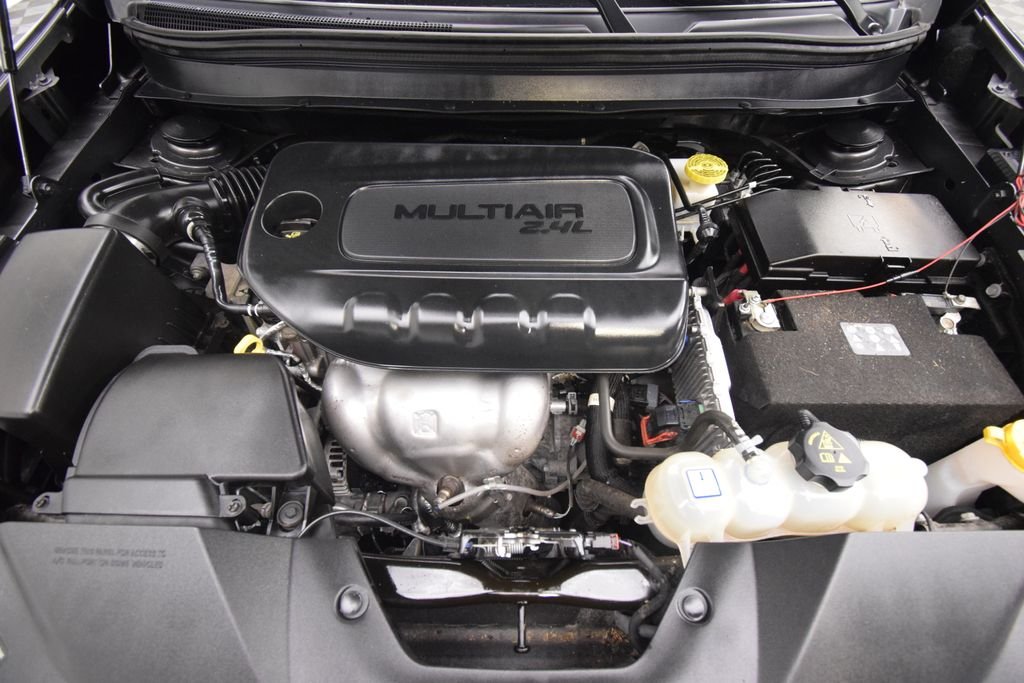 Used 2023 Gray Jeep Altitude image 19