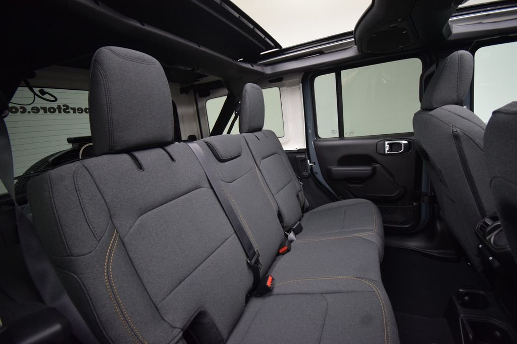 New 2026 Anvil Clear-Coat Exterior Paint Jeep Sport S image 17