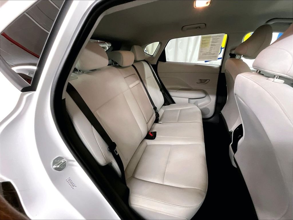 Used 2024 White Hyundai SEL image 16
