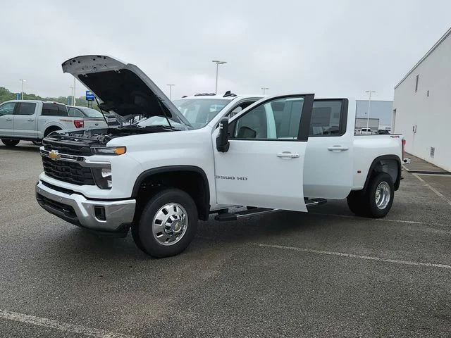 New 2026 White Chevrolet LT image 11