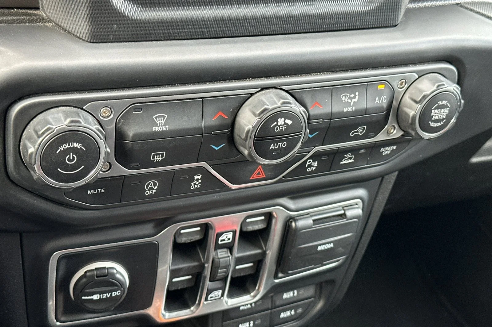 Used 2020 BLACK Jeep Sport S image 18