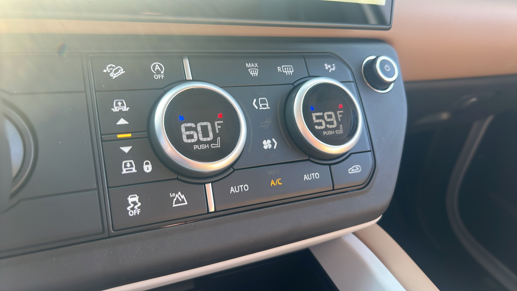 New 2026 White Land Rover X-Dynamic SE image 24